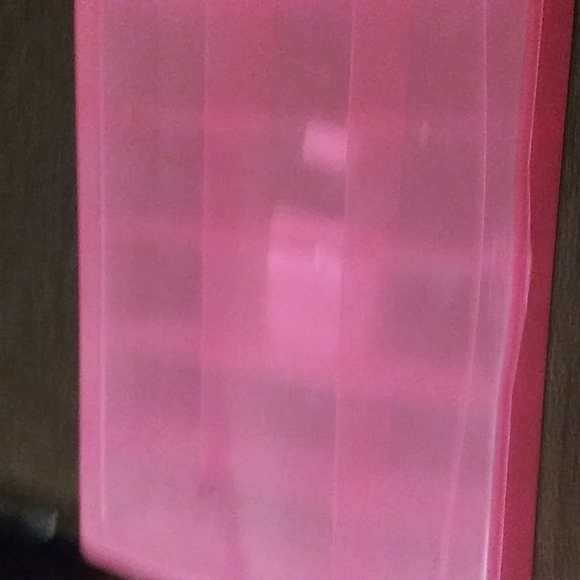 Pink storage container - Picture 2 of 3